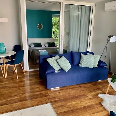 Deluxe Suites Mandic أوميس المظهر الخارجي الصورة