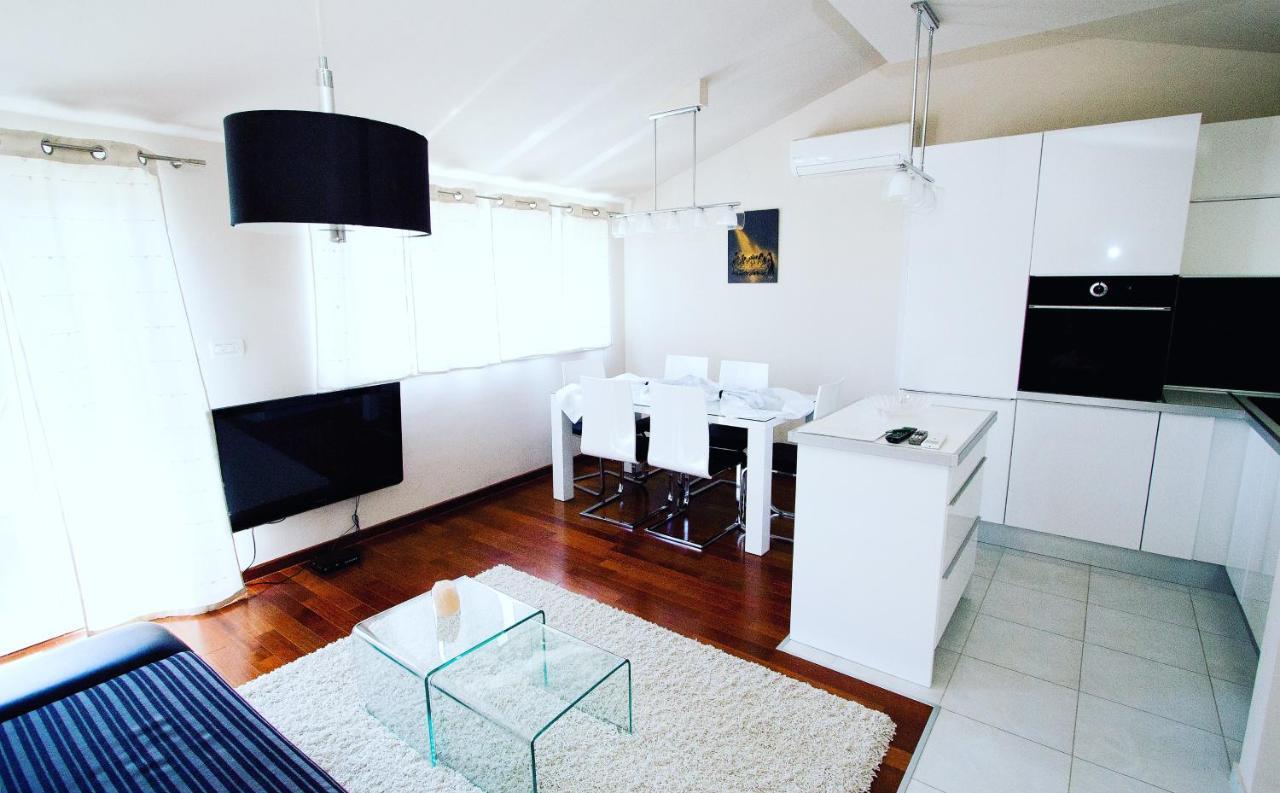 Deluxe Suites Mandic أوميس المظهر الخارجي الصورة