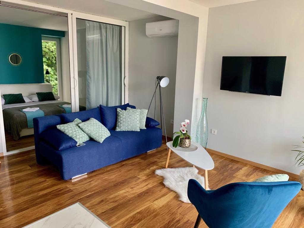 Deluxe Suites Mandic أوميس المظهر الخارجي الصورة