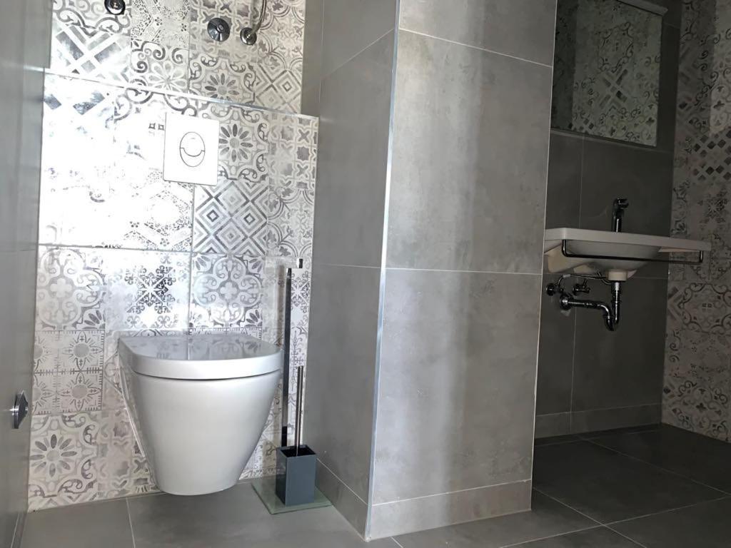 Deluxe Suites Mandic أوميس المظهر الخارجي الصورة