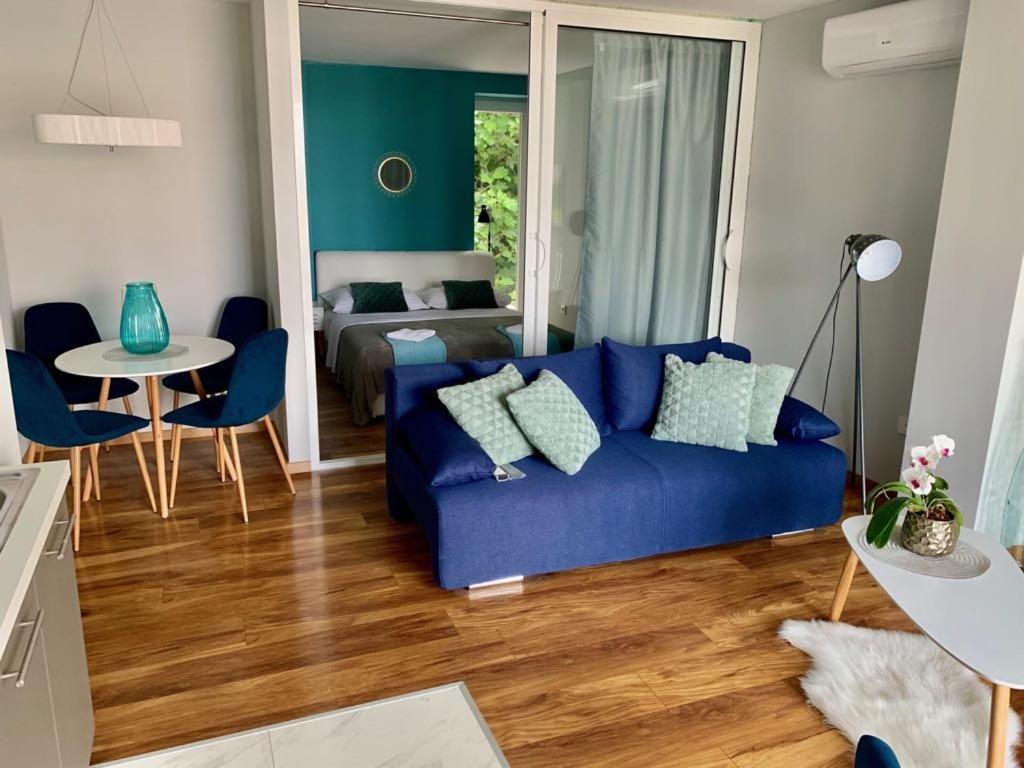 Deluxe Suites Mandic أوميس المظهر الخارجي الصورة