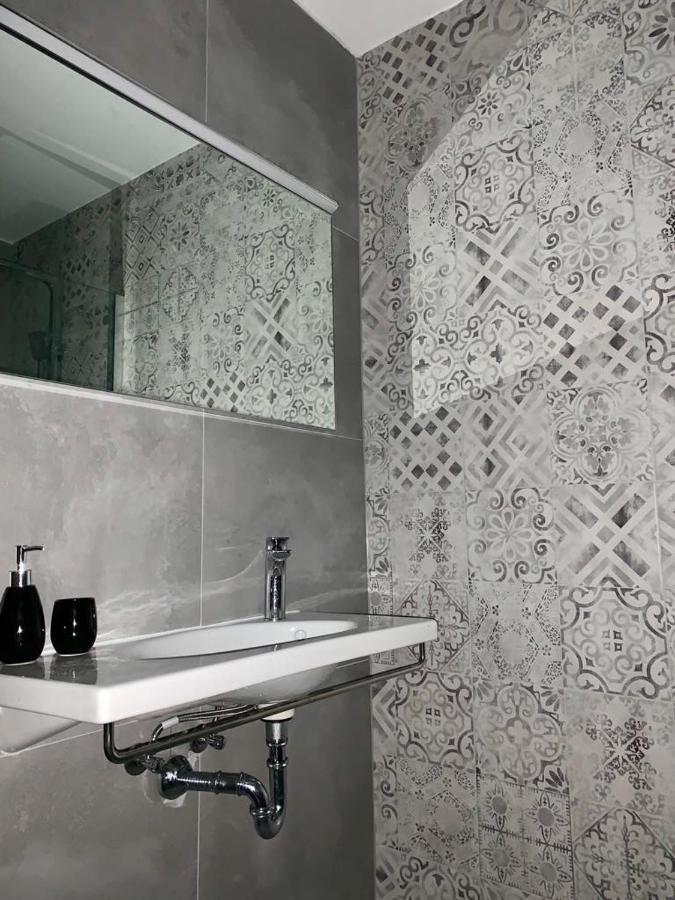 Deluxe Suites Mandic أوميس المظهر الخارجي الصورة