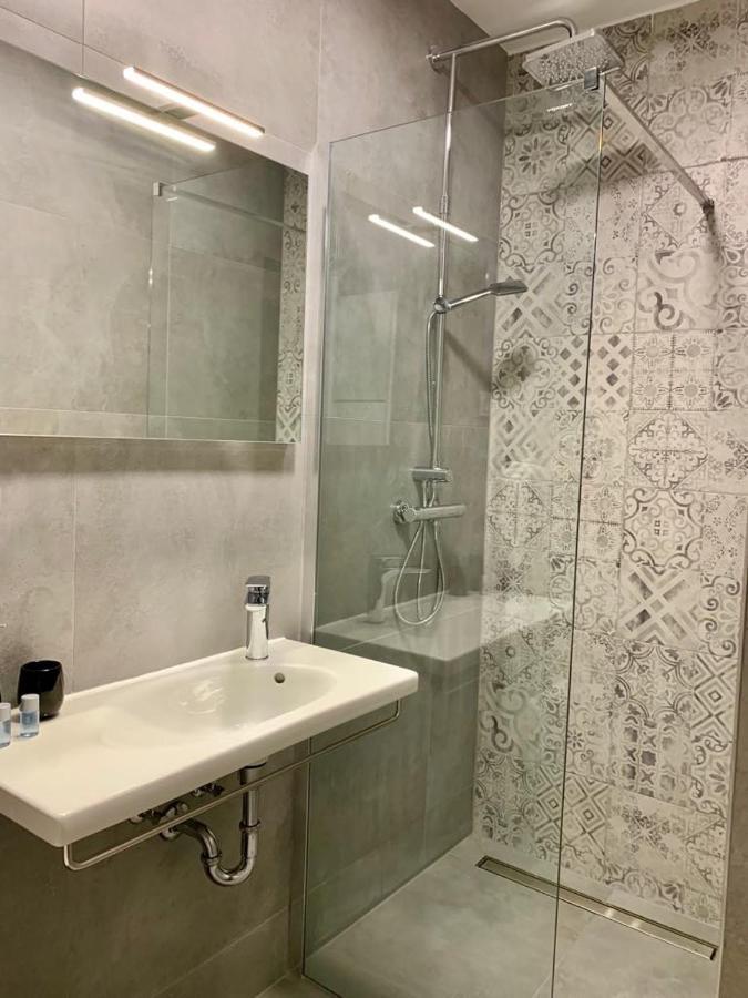 Deluxe Suites Mandic أوميس المظهر الخارجي الصورة