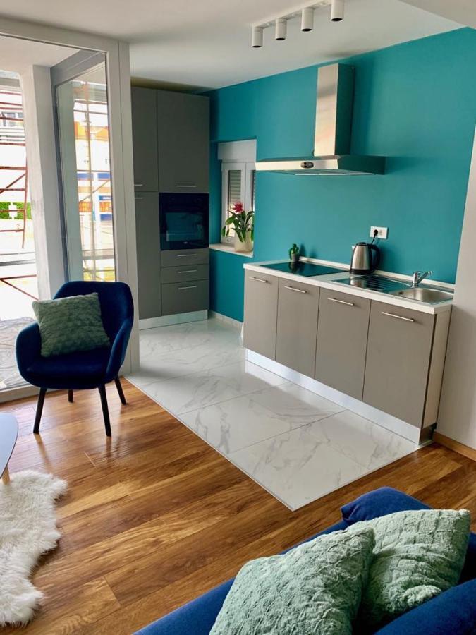 Deluxe Suites Mandic أوميس المظهر الخارجي الصورة