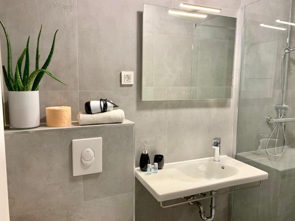 Deluxe Suites Mandic أوميس المظهر الخارجي الصورة