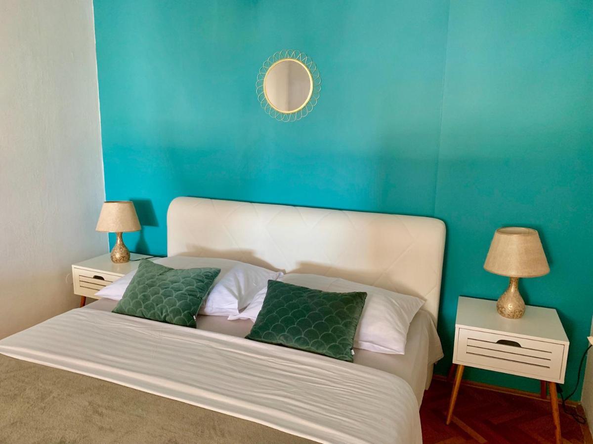 Deluxe Suites Mandic أوميس المظهر الخارجي الصورة