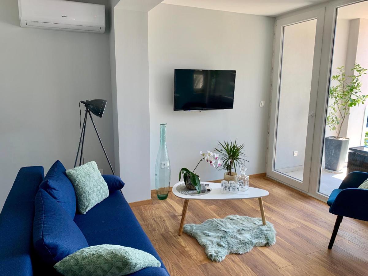 Deluxe Suites Mandic أوميس المظهر الخارجي الصورة