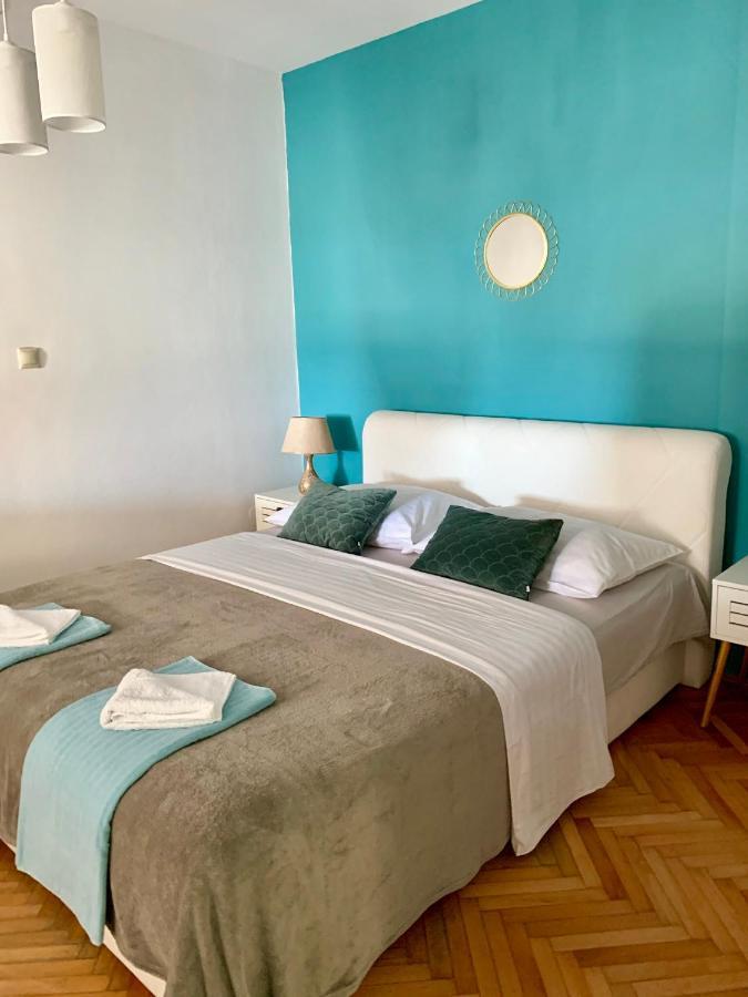 Deluxe Suites Mandic أوميس المظهر الخارجي الصورة