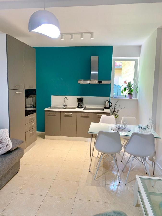 Deluxe Suites Mandic أوميس المظهر الخارجي الصورة
