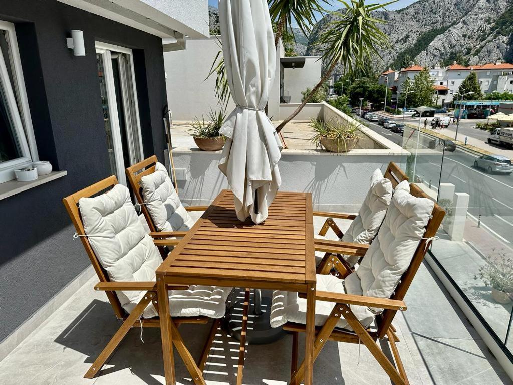 Deluxe Suites Mandic أوميس المظهر الخارجي الصورة