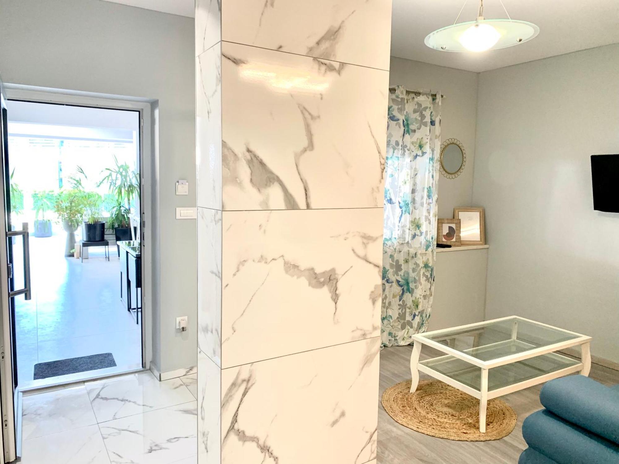 Deluxe Suites Mandic أوميس المظهر الخارجي الصورة