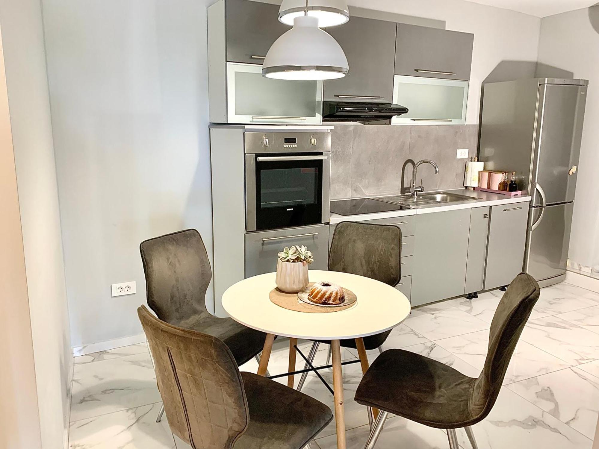 Deluxe Suites Mandic أوميس المظهر الخارجي الصورة